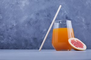 glass-grapefruit-juice-with-pipe_114579-19781